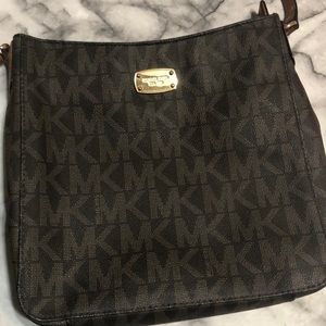 💜💜💜Michael Kors Crossbody